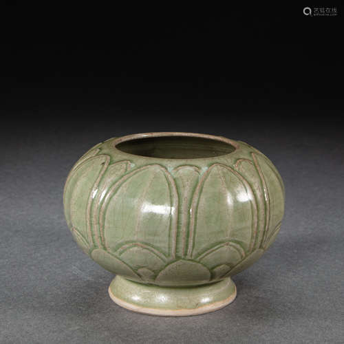 CHINESE YUE YAO LOTUS PETAL BOWL, TANG DYNASTY