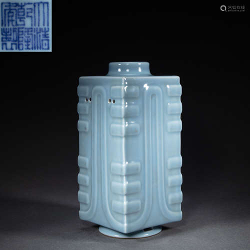 CHINESE PORCELAIN CONG STYLE FLASK, QING DYNASTY