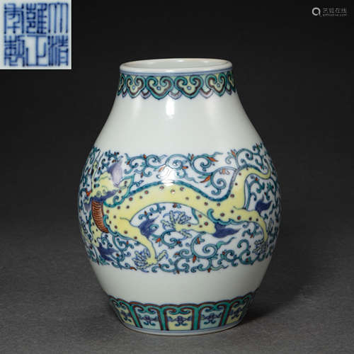 CHINESE BUCKET COLOR PORCELAIN DRAGON PATTERN VASE, QING DYN...