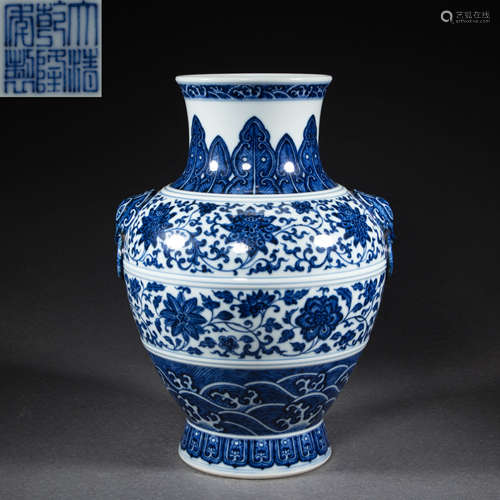 CHINESE BLUE AND WHITE PORCELAIN VASE, QING DYNASTY