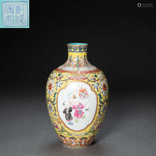 CHINESE ENAMEL PORCELAIN VASE, QING DYNASTY