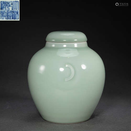 CHINESE GREEN GLAZED PORCELAIN CRESCENT LID JAR, QING DYNAST...