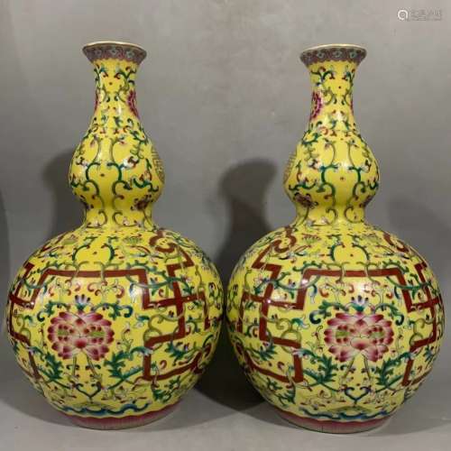 Qing Emperor Qianlong Period Mark, A Pair Of Yellow and Fami...