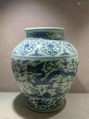 Blue and White Glazed Dragon Painting Procelain Pot