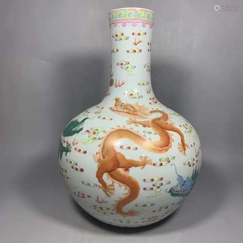 Qing Emperor Qianlong Period Mark, Famille Rose Glazed Drago...