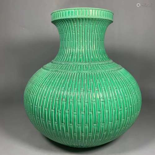 Qing Emperor Jiaqing Period Mark, Green Glaze Porcelain Pot