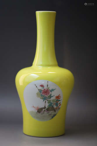 A Yellow Base Bird Pattern Porcelain Vase