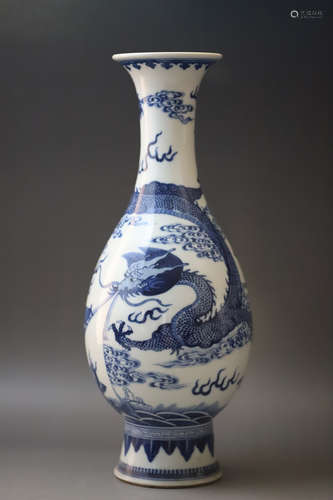 A Blue and White Dragon Pattern Porcelain Vase