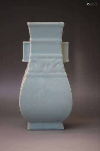 A Ru Kiln Porcelain Vase