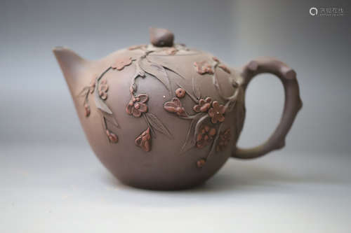 A Carved Flower Purple Clay Teapot