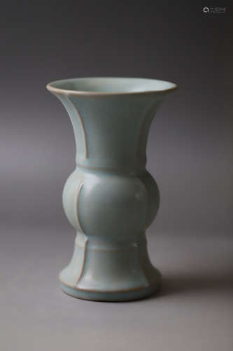 A Ru Kiln Porcelain Vase