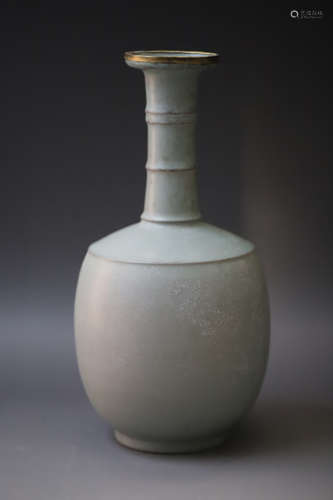 A Ru Kiln Porcelain Vase