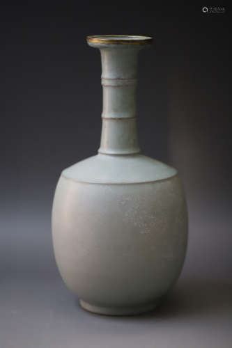 A Ru Kiln Porcelain Vase