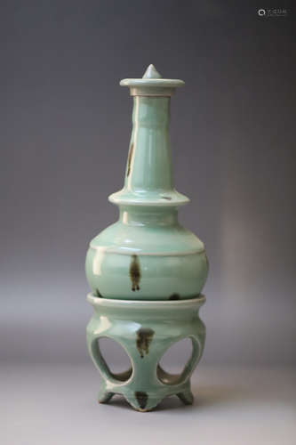 A LongQuan Kiln Porcelain Vase Set