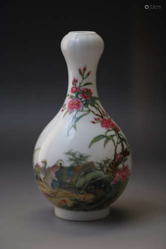 A White Base Bird Pattern Porcelain Galic Head Vase