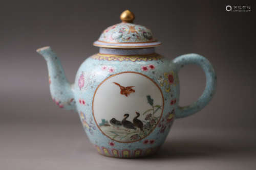 A Famille Rose Blue Base Bird Pattern Porcelain Pot