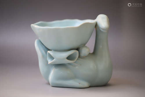 A Ru Kiln Porcelain Bird Vase