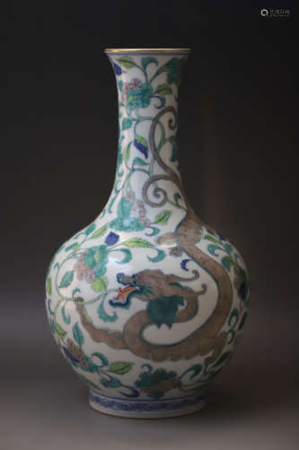 A Dragon Pattern Porcelain Vase