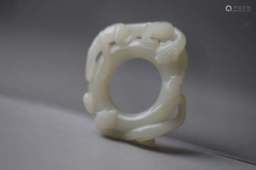 A White Jade Dragon Pattern Ring Pendant