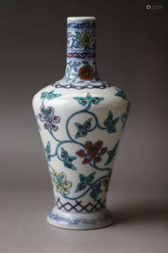 A Doucai Flower Pattern Porcelain Base