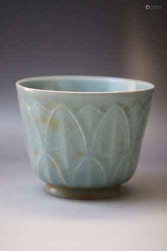 A Ru Kiln Porcelain Lotus Pattern Porcelain Cup