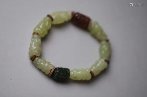 A Yellow Jade Carved Man Beads Bracelet