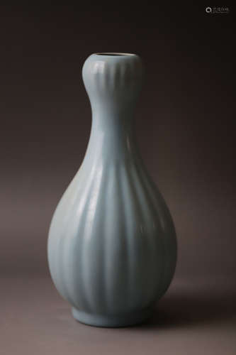 A Ru Kiln Porcelain Vase