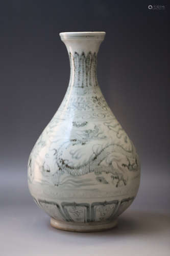 A Blue and White Dragon Pattern Porcelain Vase