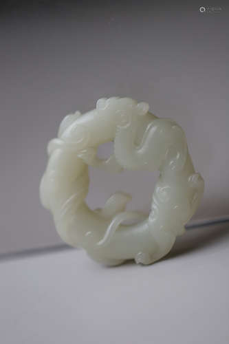 A White Jade Dragon Pattern Ring Pendant