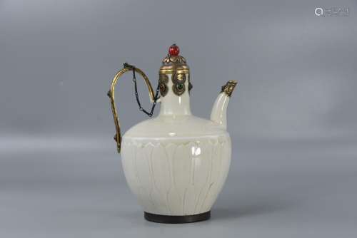 Silver inlaid gem wine pot of song Ding kiln