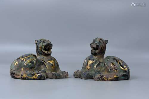 A pair of Han Dynasty bronze rubbing paper