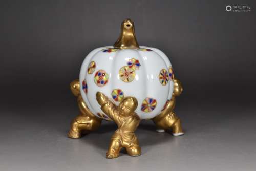 Enamelled gilt sculpture porcelain made by Emperor Kangxi of...