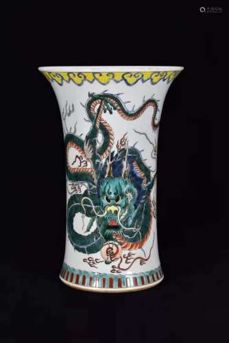 The five-color dragon pattern vase made in the reign of Empe...