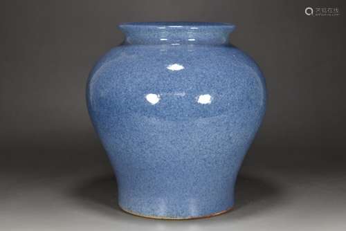 Qing dynasty snowflake blue glaze pot