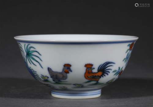 A QING DYNASTY CLASHING COLOR CHICKEN BOWL