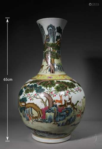 A QING DYNASTY FAMILLE ROSE HUNDRED DEER ORNAMENTAL BOTTLE