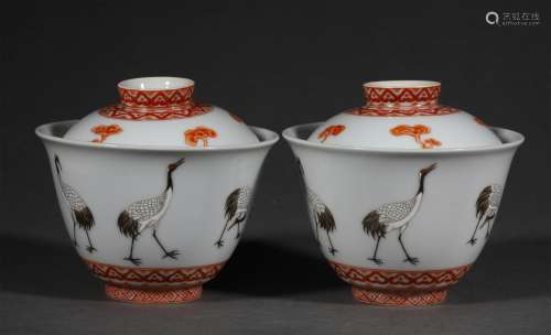 A PAIR OF QING DYNASTY CRANE GRAIN COVER BOWLS