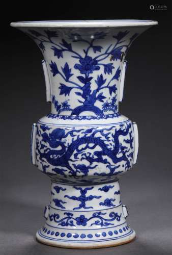 A MING DYNASTY BLUE AND WHITE DRAGON GRAIN CHU JI VASE