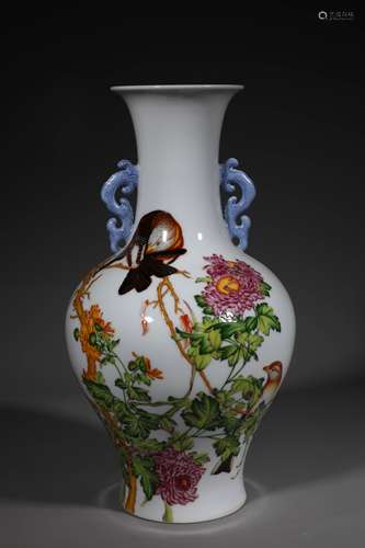 A QING DYNASTY ENAMEL FLOWER AND BIRD BOTTLE