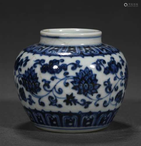 A MING DYNASTY BLUE AND WHITE INTERLOCK BRANCH LOTUS DECORAT...