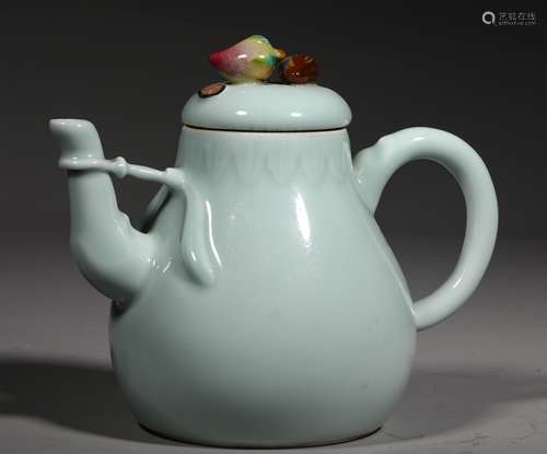 A QING DYNASTY PINK GREEN EWER