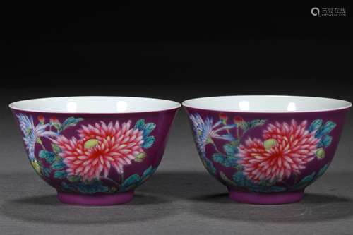 A PAIR OF QING DYNASTY FLOWER CHRYSANTHEMUM CUPS