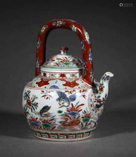 A MING DYNASTY BLUE AND WHITE COLORFUL SWALLOW EWER
