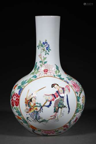 A QING DYNASTY FAMILLE ROSE FIGURE GLOBULAR SHAPE VASE