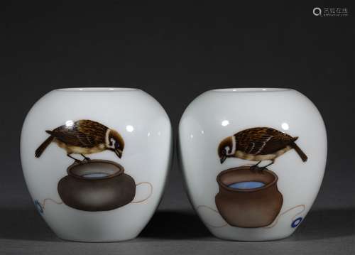 A PAIR OF QING DYNASTY ENAMEL SPARROW WASHERS