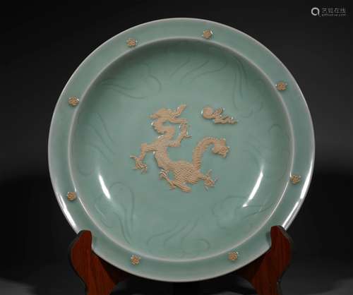 A YUAN DYNASTY LONGQUAN PLATE