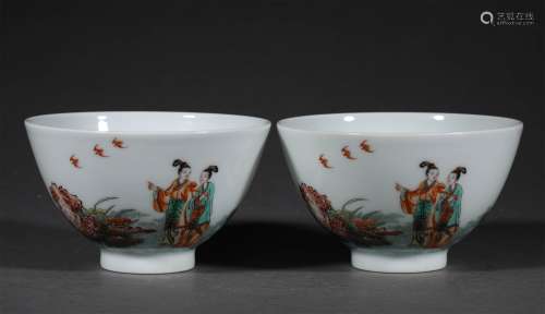 A PAIR OF QING DYNASTY COLORFUL FIGURE CUPS