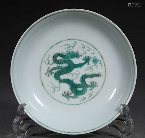 A QING DYNASTY GREEN DRAGON GRAIN PLATE