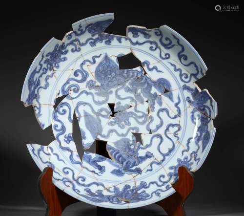 A MING DYNASTY BLANK PERIOD BLUE AND WHITE DOUBLE LIONS PLAT...