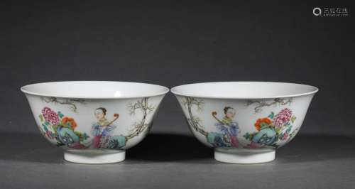 A QING DYNASTY FAMILLE ROSE FIGURE BOWLS